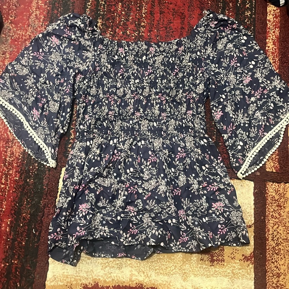 Floral light and airy top